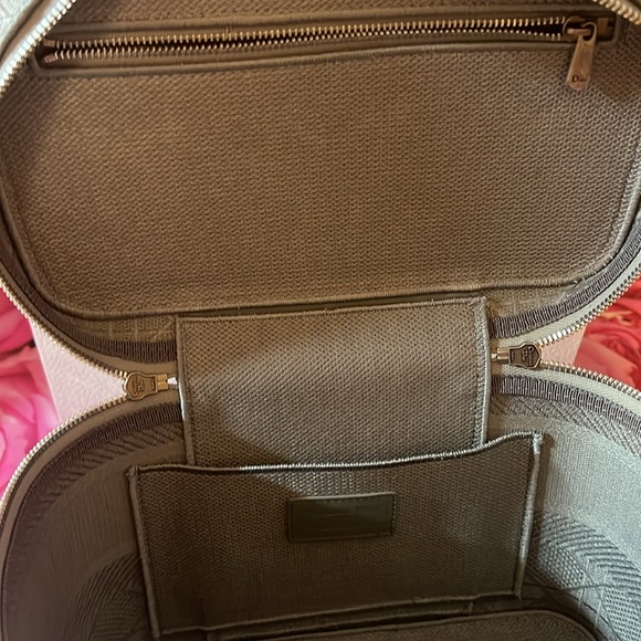 🩶🩶Dior Canvas Vanity with Lots of Pockets and Space-Brand New🩶🩶🩶 - Picture 8 of 16